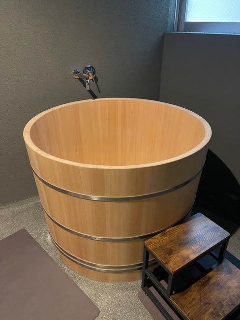 A hinoki tub