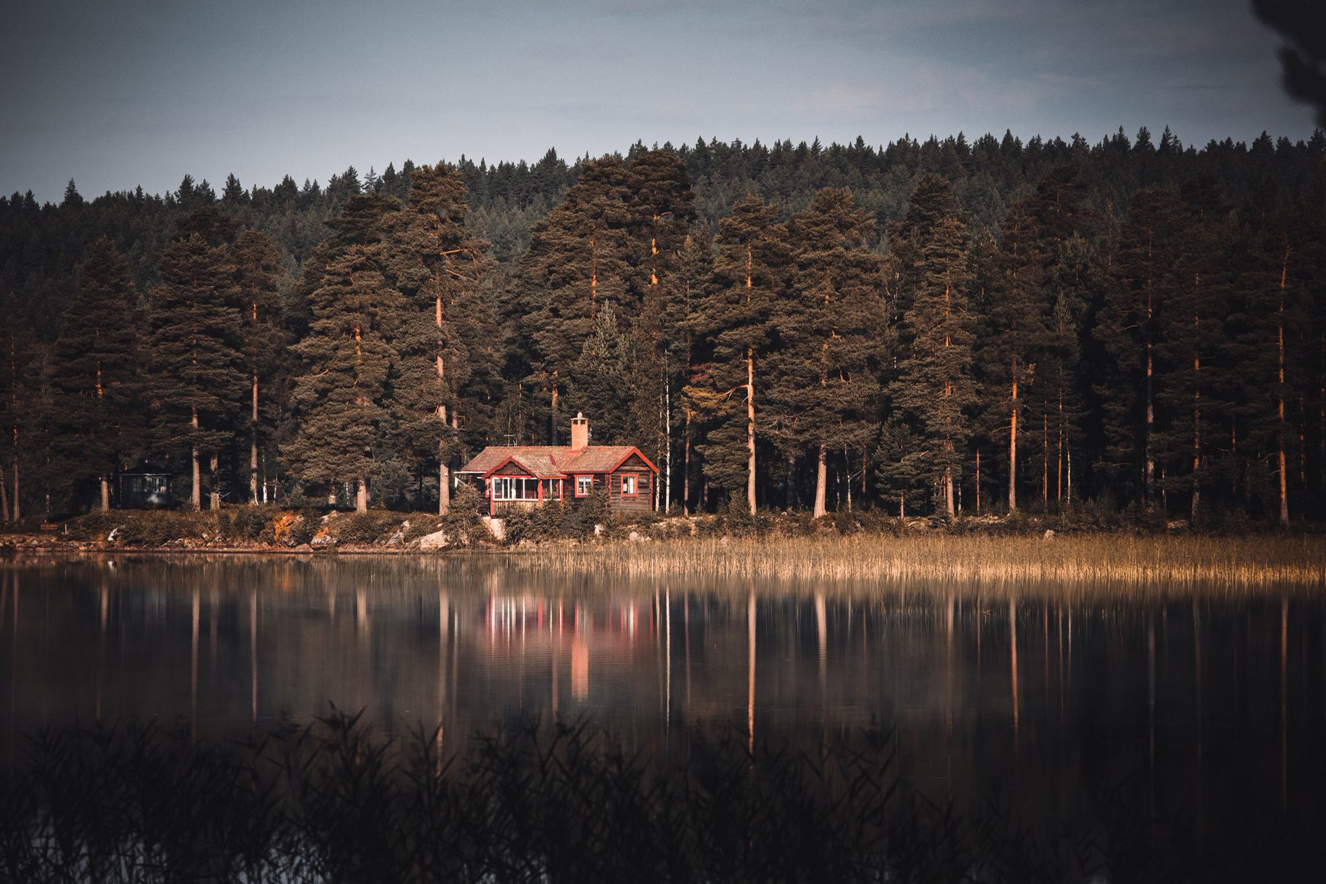 A cabin by the lake, a sauna on the jetty